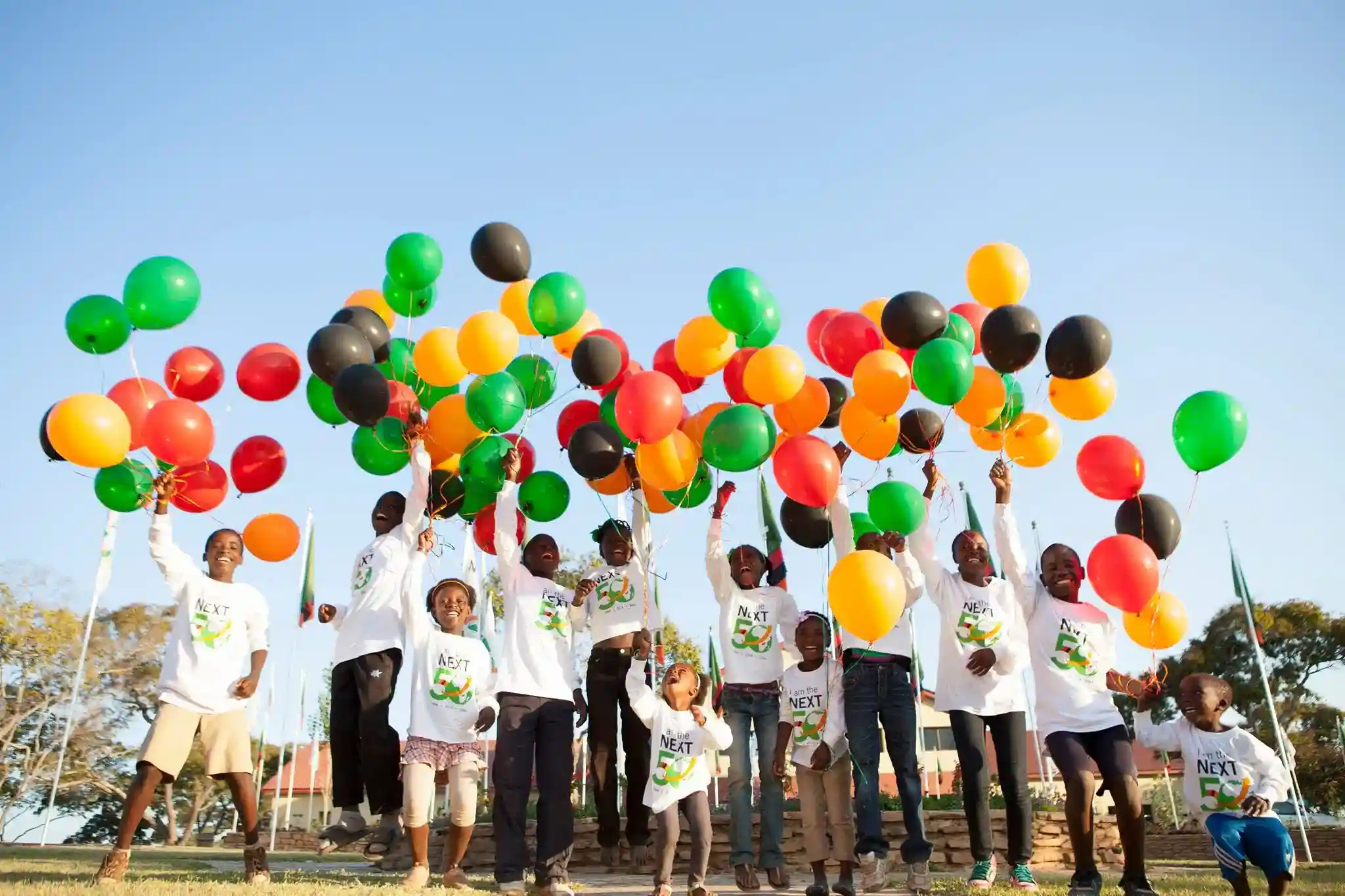 children-with-balloons
